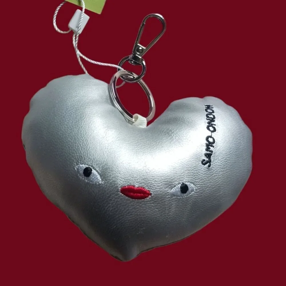 Samo Ondoh Silver Heart-Shaped Keychain With Embroidered Face Design & Clip - Picture 1 of 4
